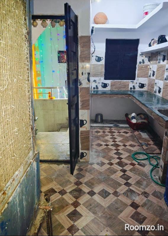 Flat in Kidganj, Prayagraj  — verified broker-free listing | Roomzo
