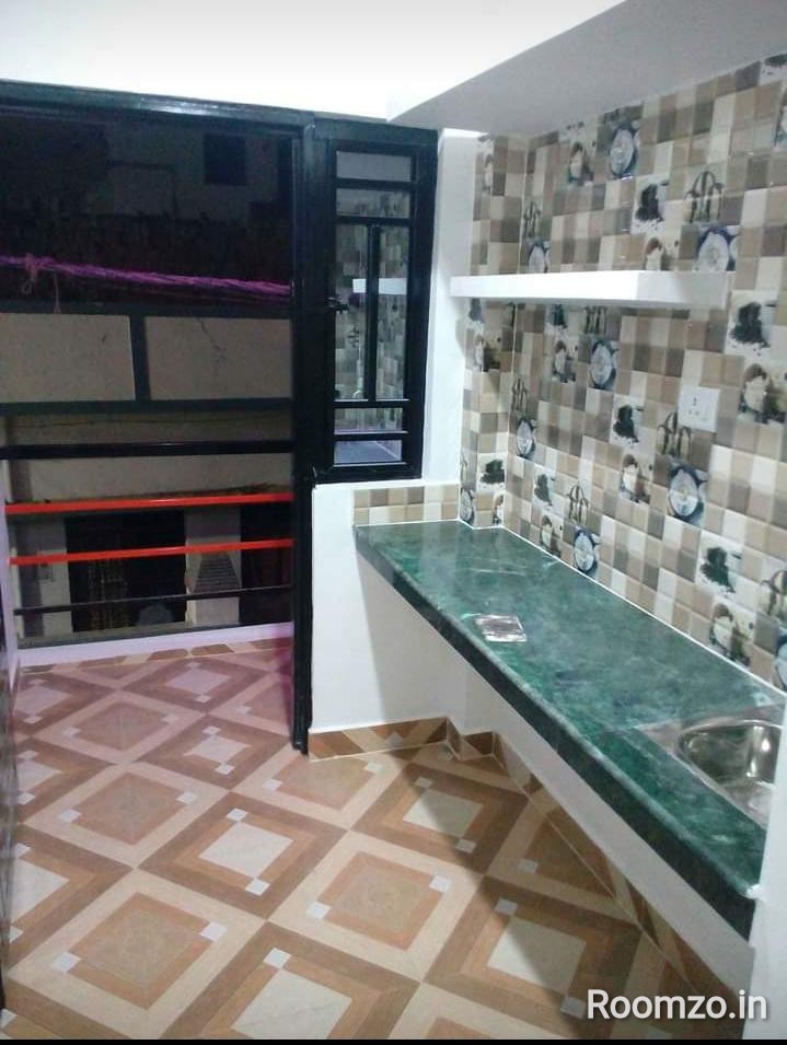 2BHK Flat in Teliyarganj  — photo 2 | Roomzo