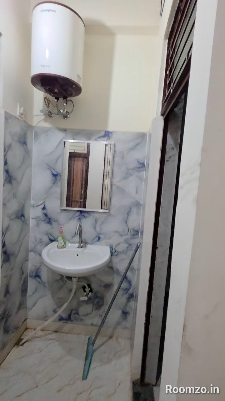 Girls PG in Katra  — verified broker-free listing | Roomzo