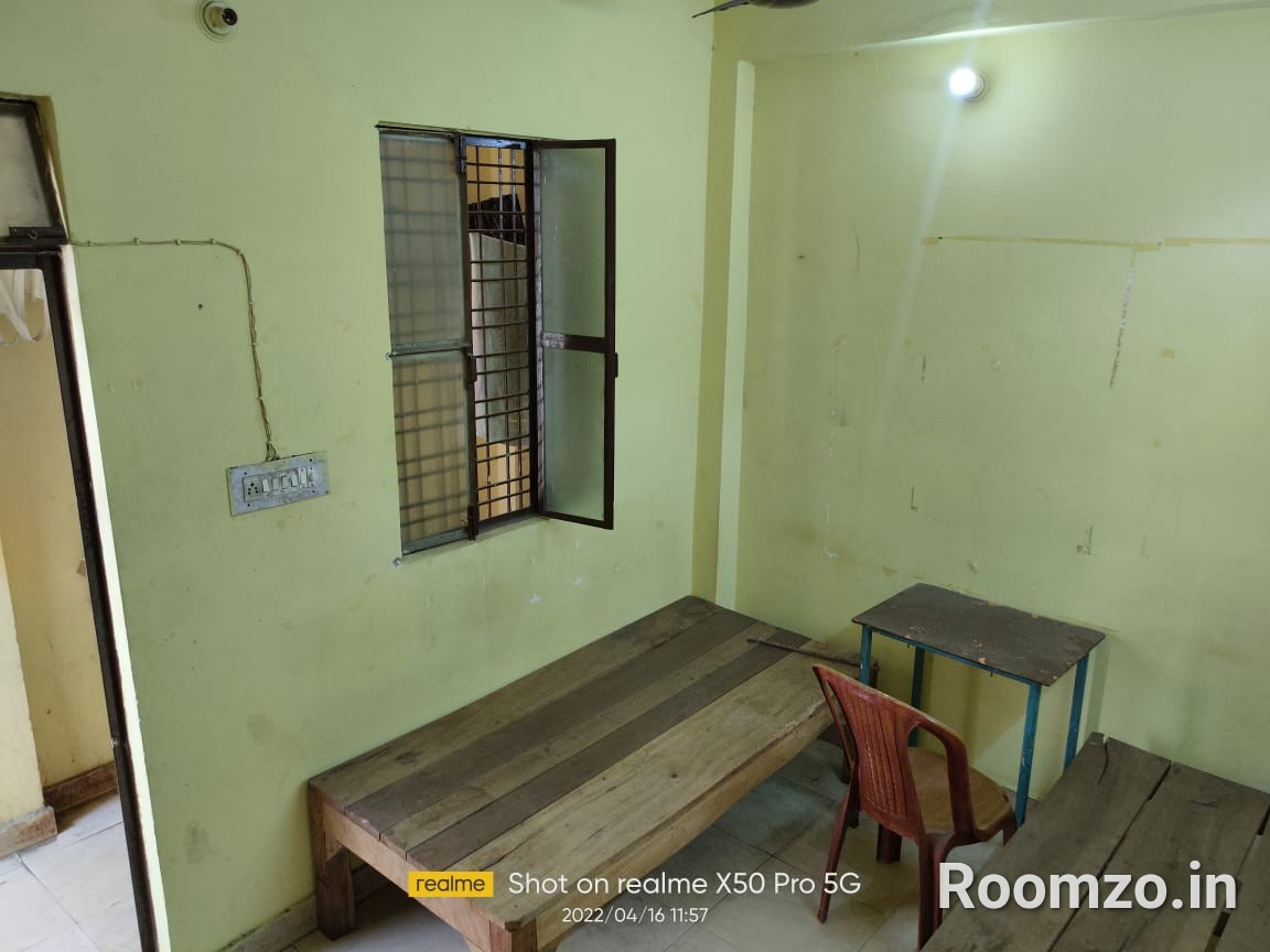 Boys PG  — verified broker-free listing | Roomzo