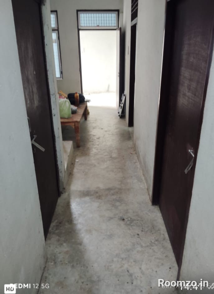 Flats In Jhushi  — photo 2 | Roomzo
