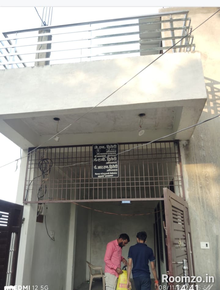 Flats In Jhushi  — verified broker-free listing | Roomzo