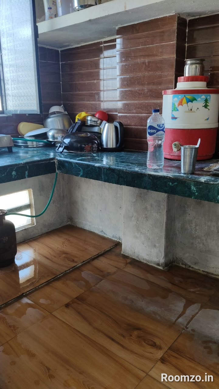 Room near Rajju Bhaiya University, Sadwakal — photo 2 | Roomzo