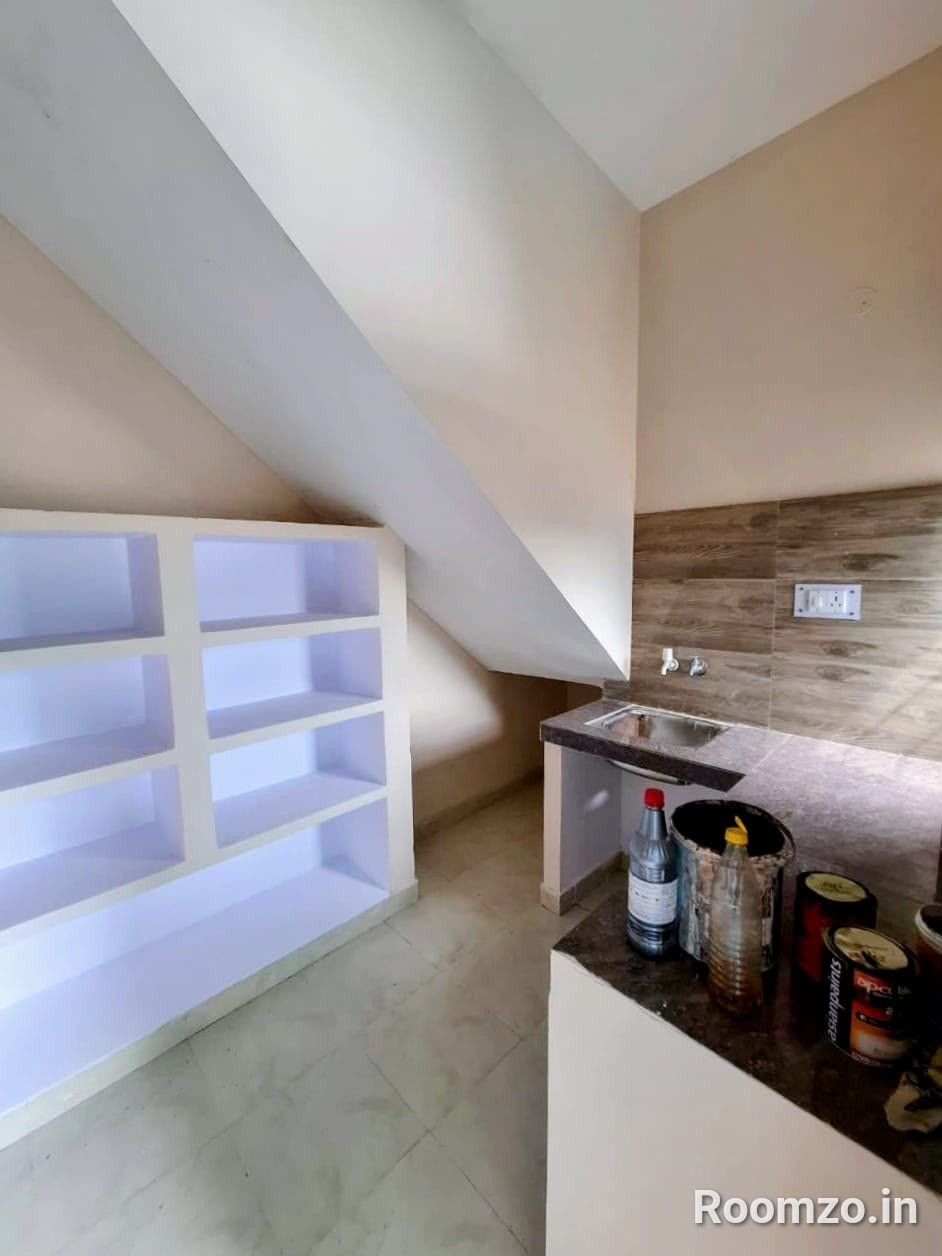 Room in Allahpur  — photo 2 | Roomzo