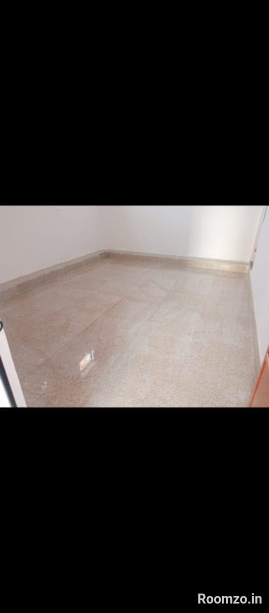 Spacious Room near Stanley Road, Myorabad  — verified broker-free listing | Roomzo