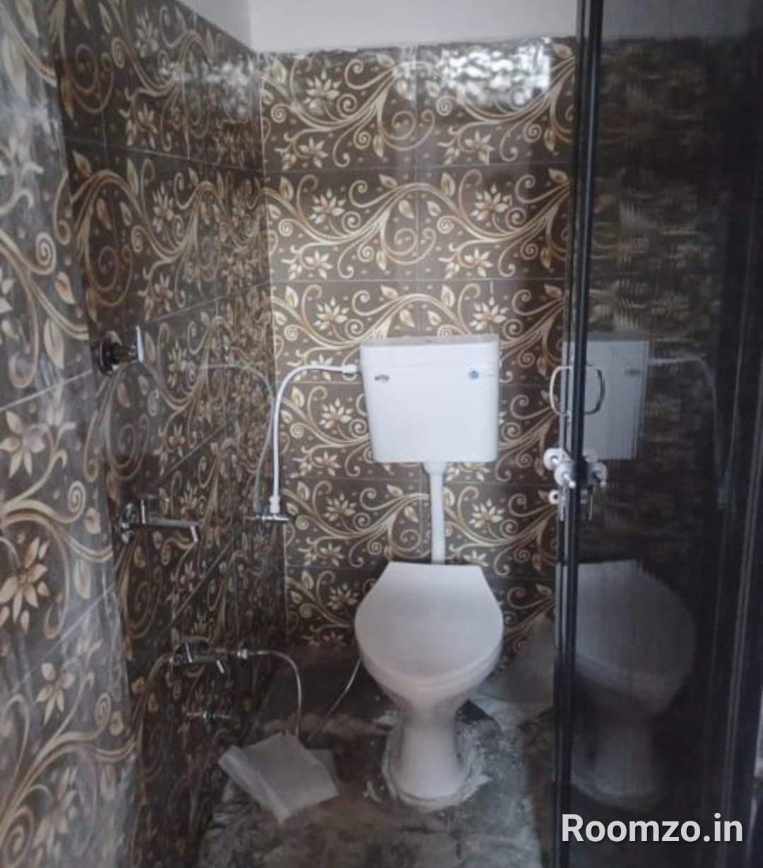 Spacious Room near Stanley Road, Myorabad  — photo 2 | Roomzo