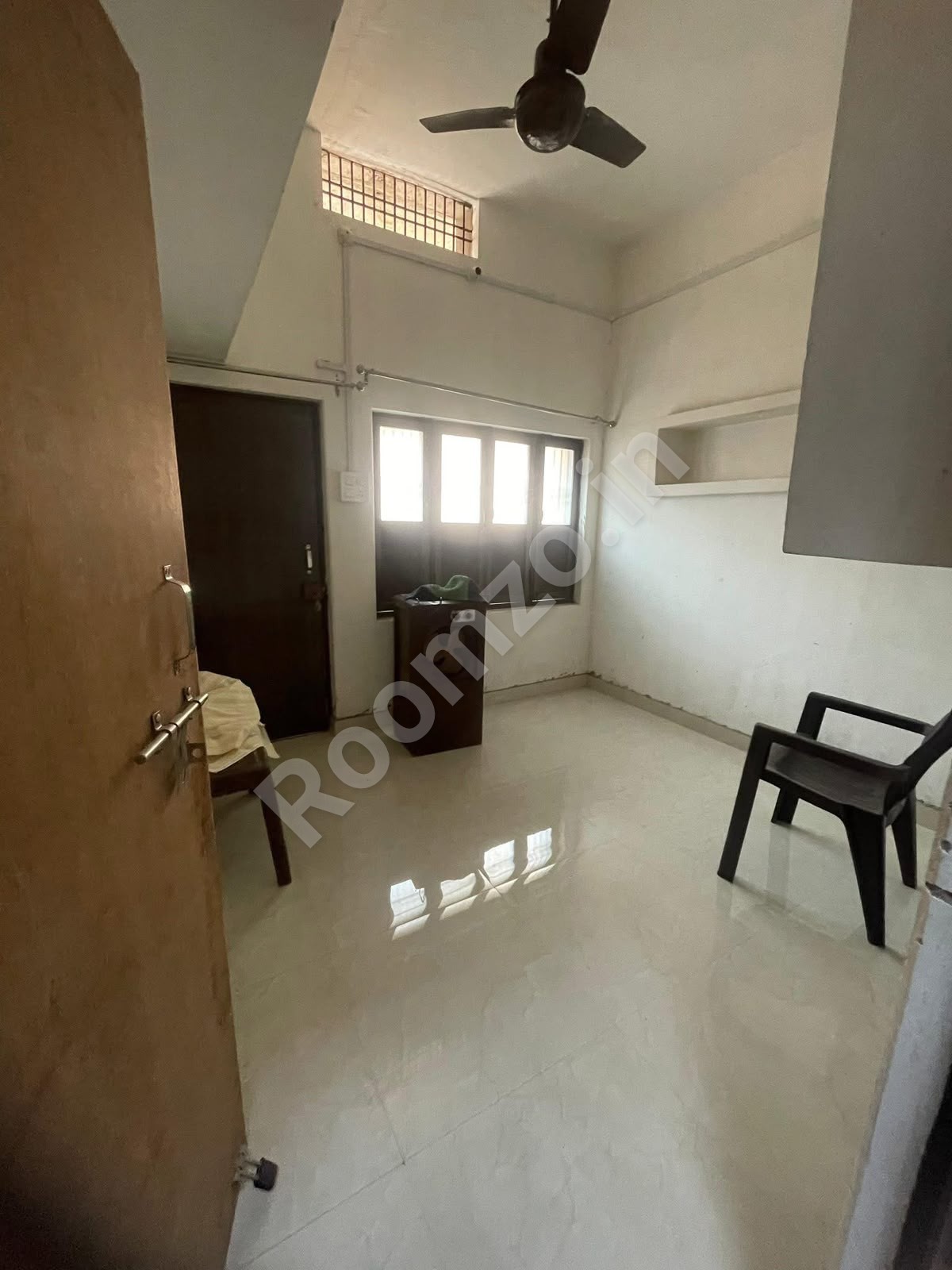 Room near Santalab, Pandeypur  — photo 2 | Roomzo