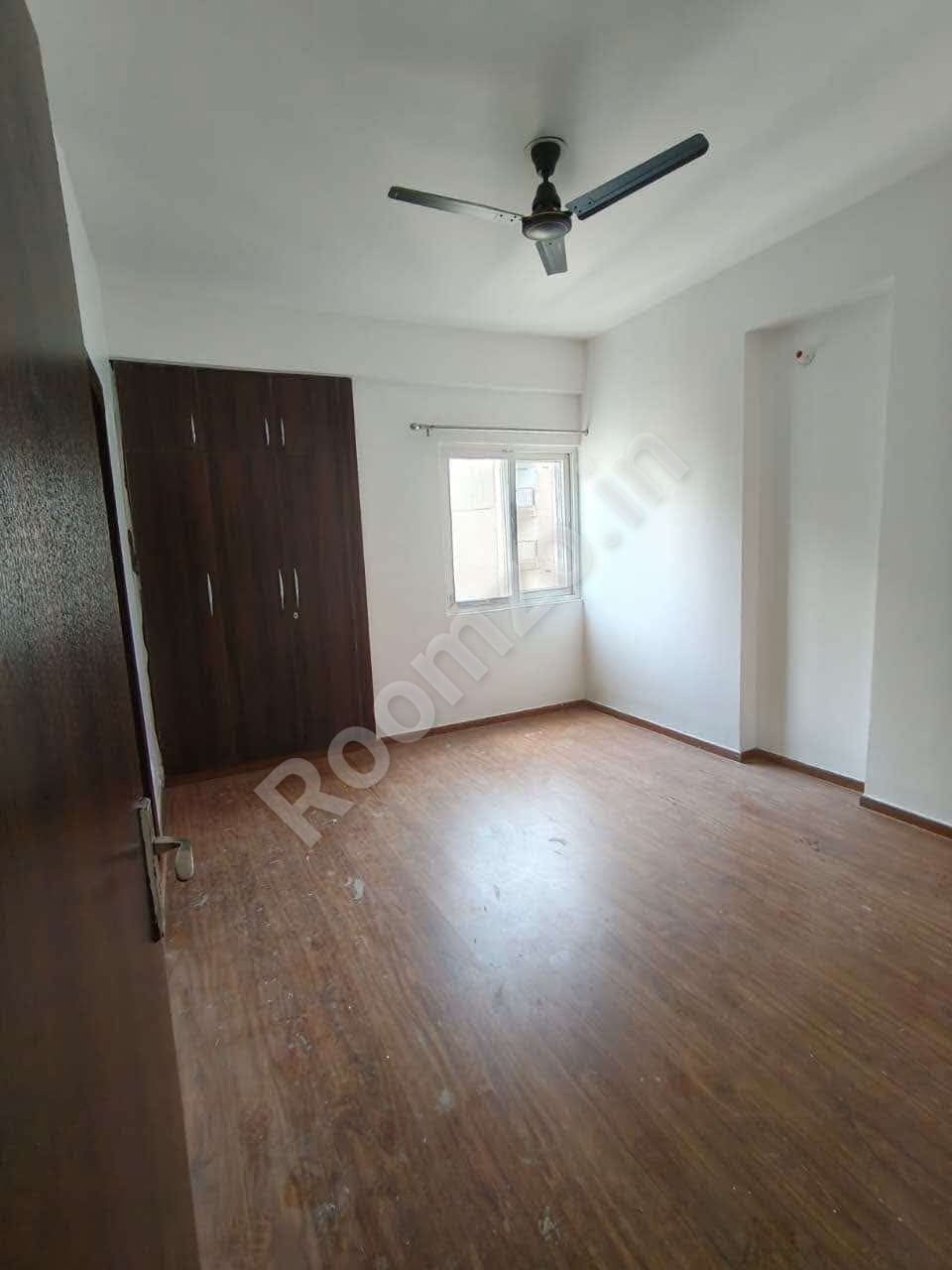 Semi furnished flat in Noida  — photo 2 | Roomzo