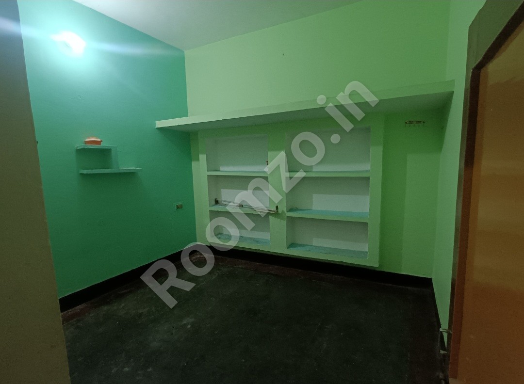 2bhk main road ground floor fully independent — photo 2 | Roomzo