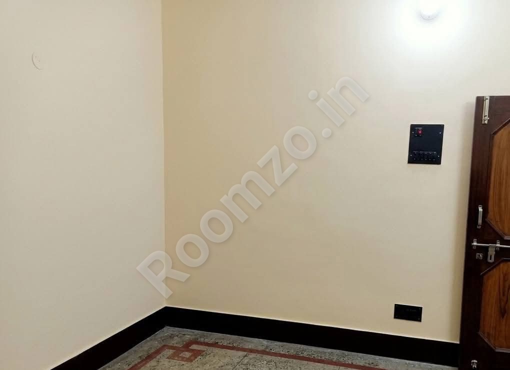 Room for Students in Bakshi Bandh  — photo 2 | Roomzo