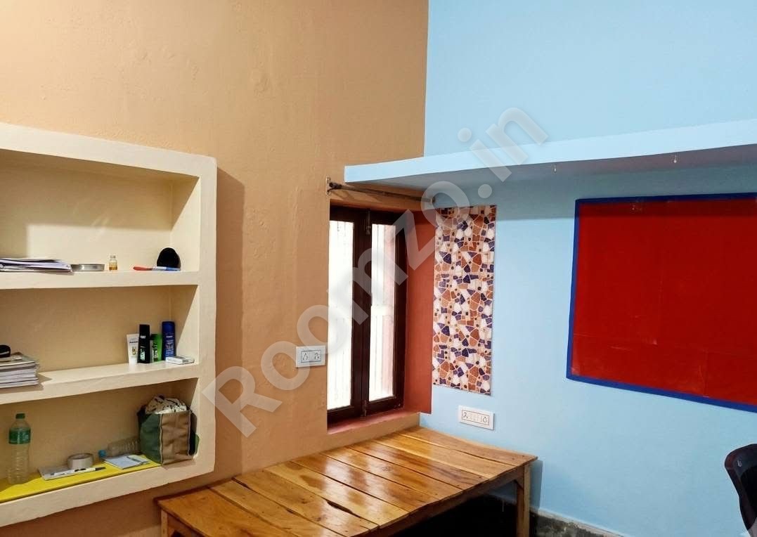 Room for Students in Bakshi Bandh