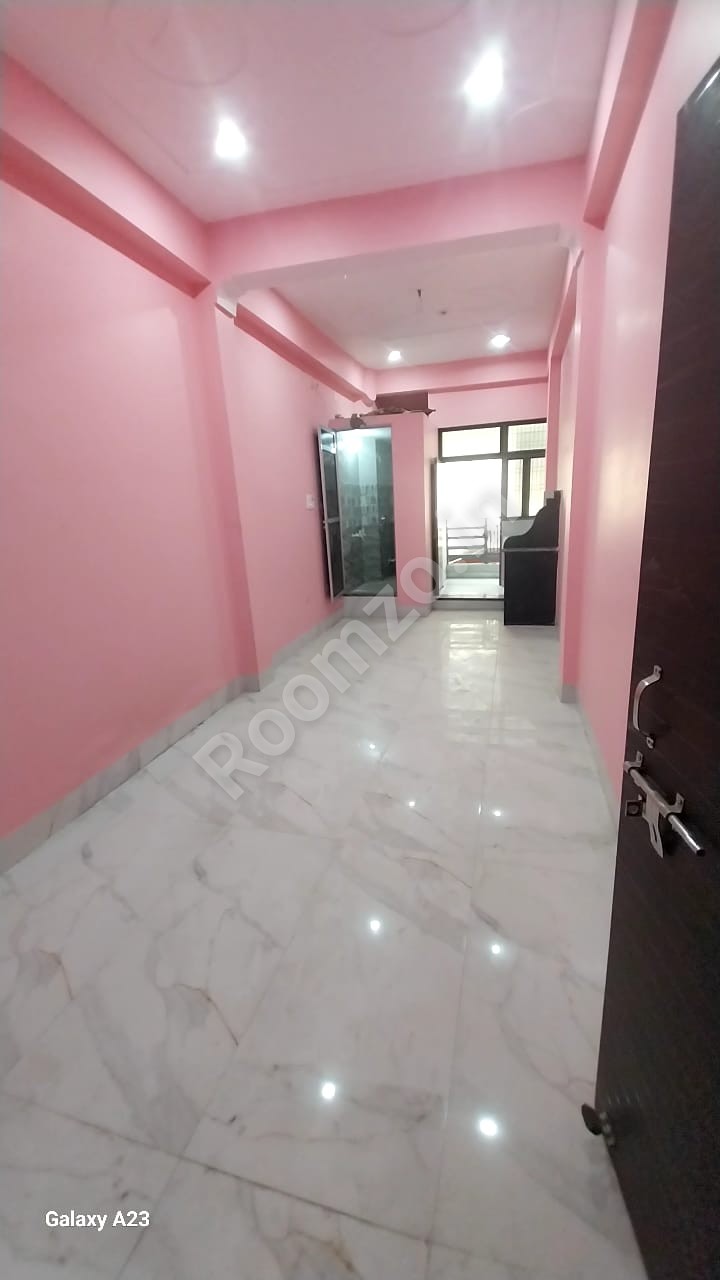 4 Bhk flat near Mutthiganj thana