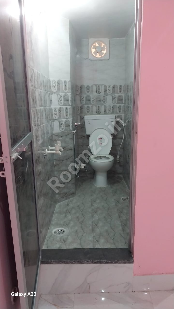 4 Bhk flat near Mutthiganj thana — photo 2 | Roomzo
