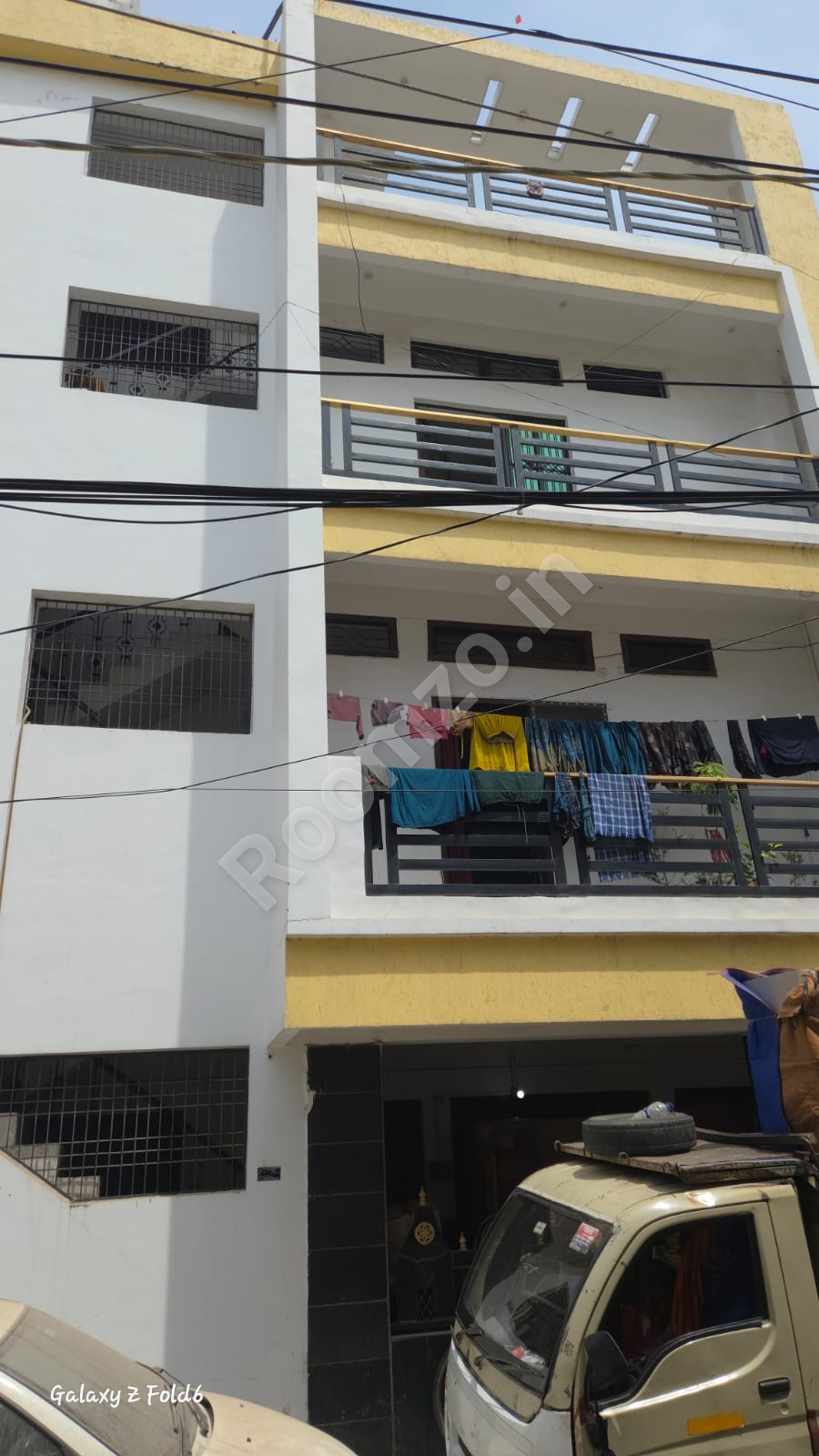 Flat in Allahpur for girls, family and job professionals