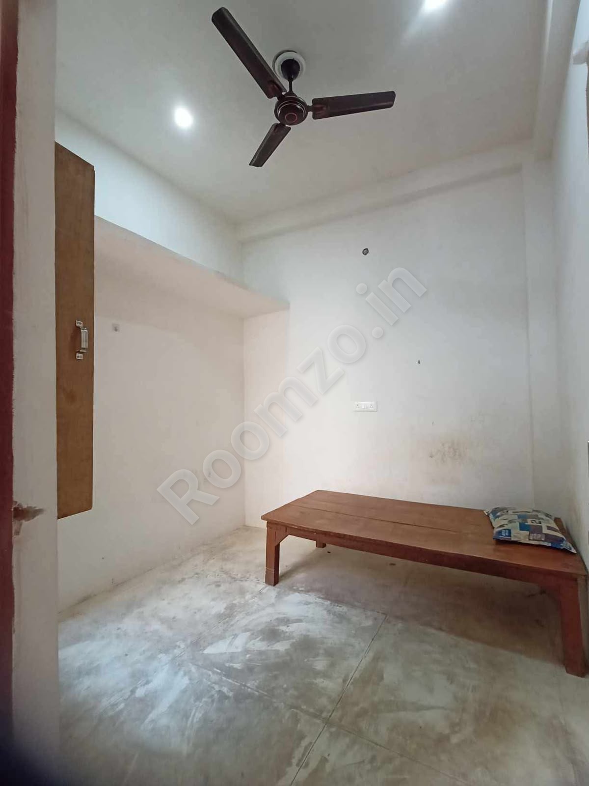 Room near Khojwa Gandhi Chowk , Varanasi — verified broker-free listing | Roomzo
