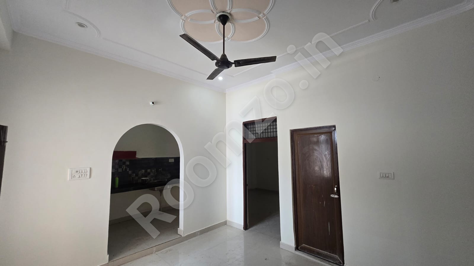 Spacious Flat with attached Balcony in Jhusi — verified broker-free listing | Roomzo