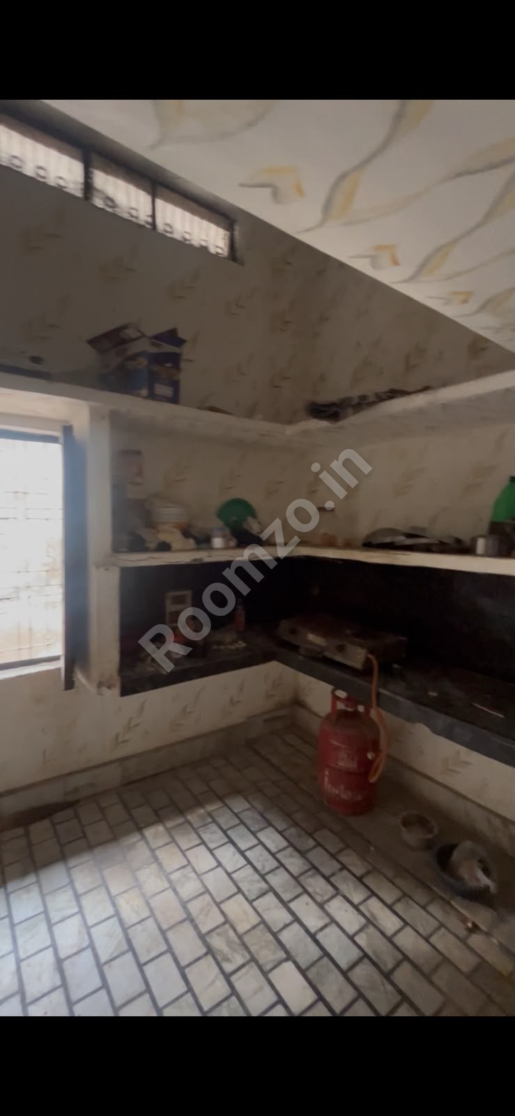 Ready to move Room in Alopibagh — photo 2 | Roomzo