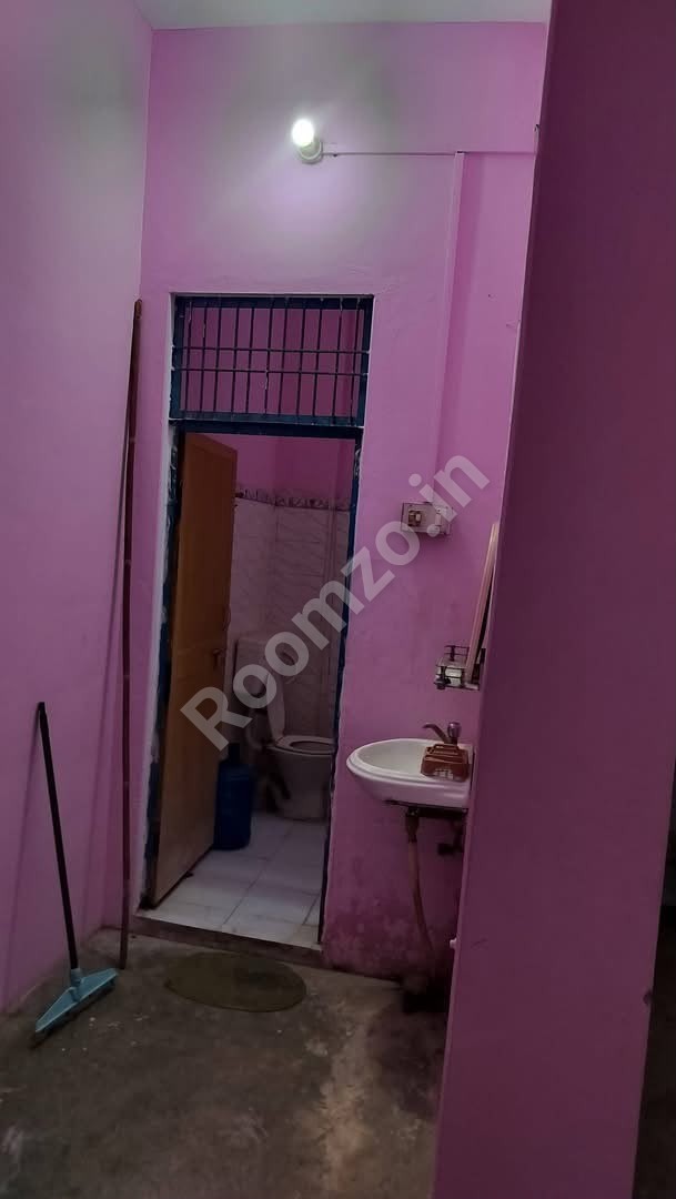 Affordable Room in Gurunanak Nagar, Naini — photo 2 | Roomzo