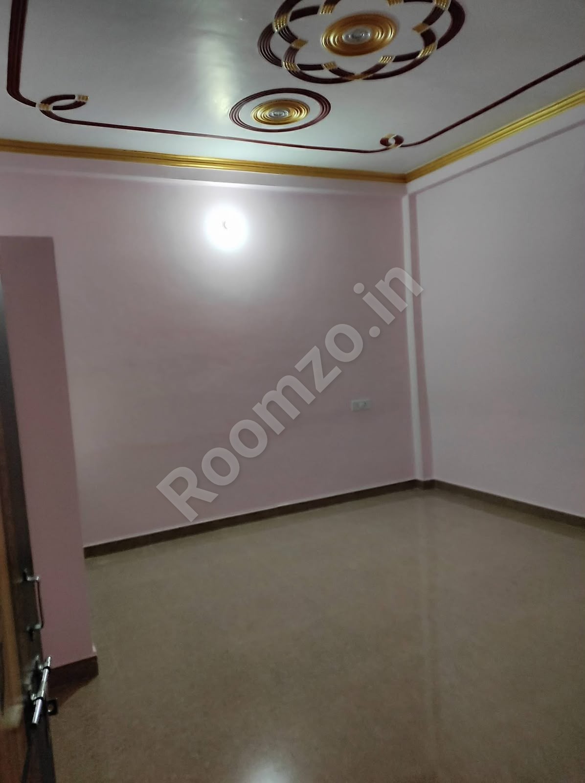 2 BHK & 3 BHK Flat available in Shivpur  — verified broker-free listing | Roomzo — photo 1