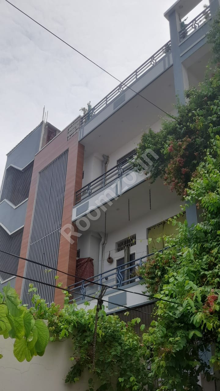 3 Rooms with Kitchen, Balcony and Washroom in Varanasi  — verified broker-free listing | Roomzo — photo 1