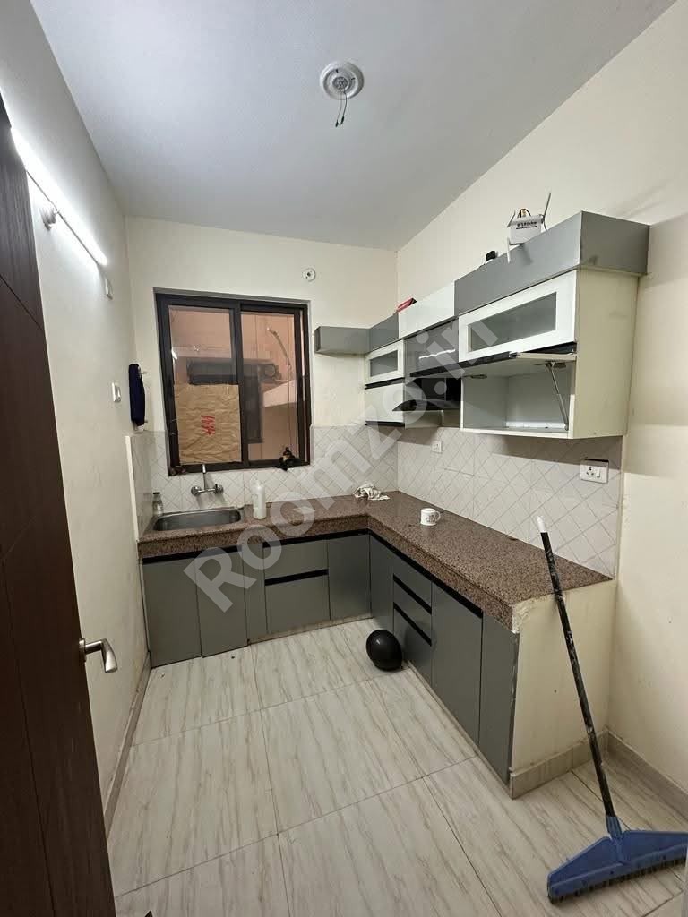 3 BHK Semi Furnished Flat in Lucknow  — verified broker-free listing | Roomzo — photo 3