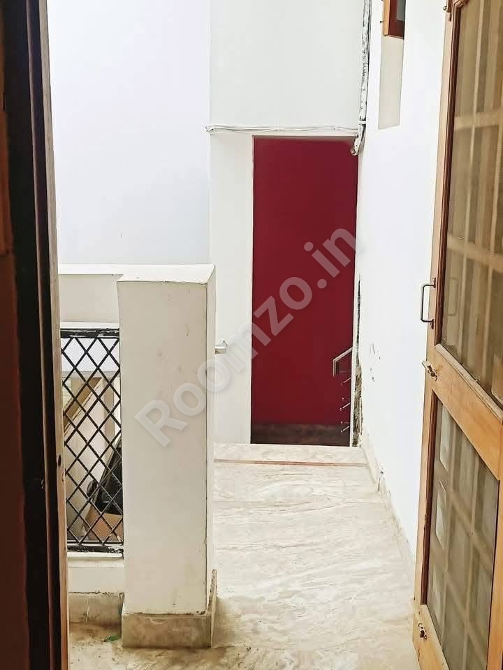 1 BHK Semi Furnished Flat in Indira Nagar, Lucknow  — verified broker-free listing | Roomzo — photo 3