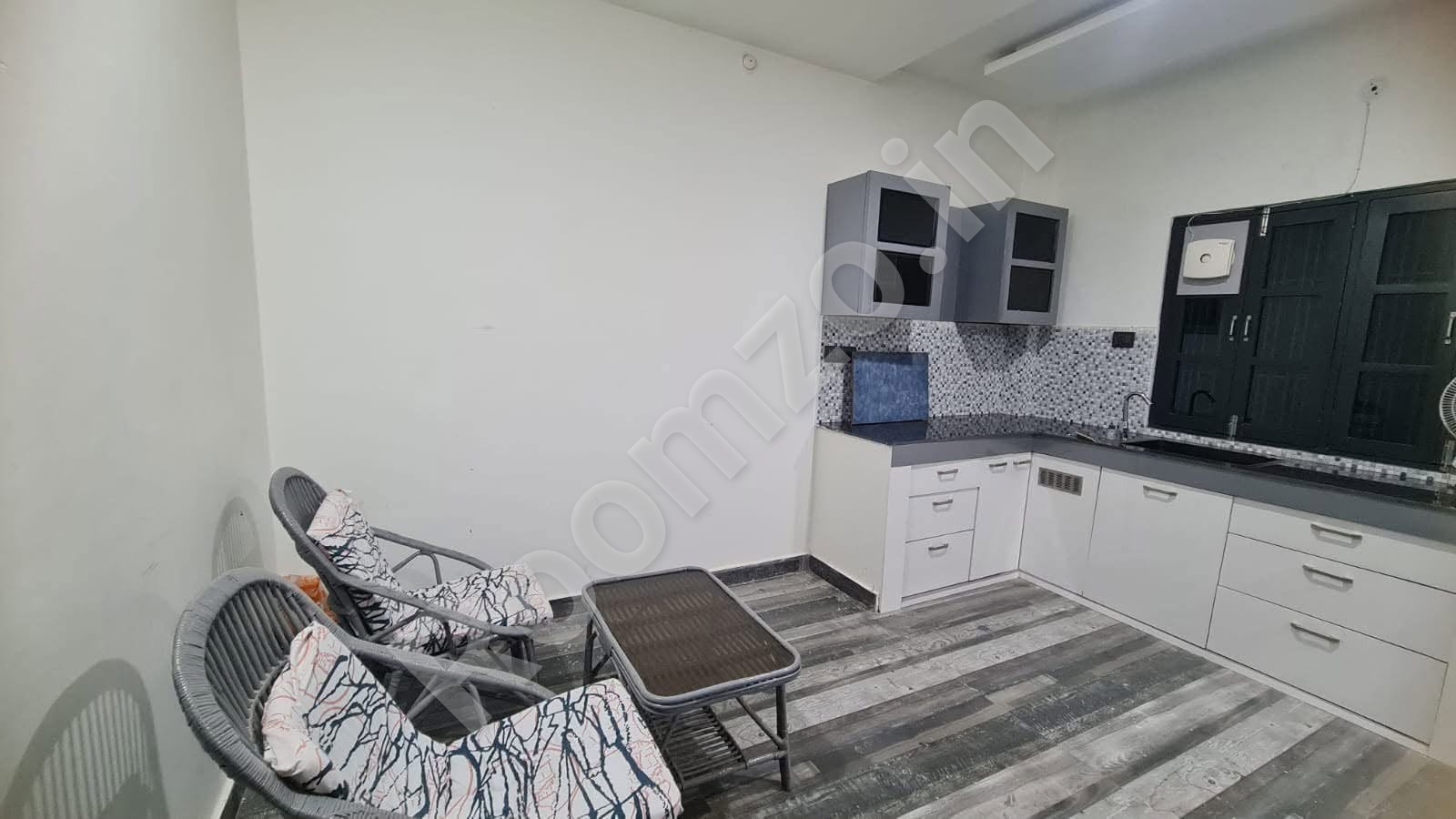 1 BHK Semi Furnished Flat in Krishna Nagar Lucknow  — verified broker-free listing | Roomzo — photo 4