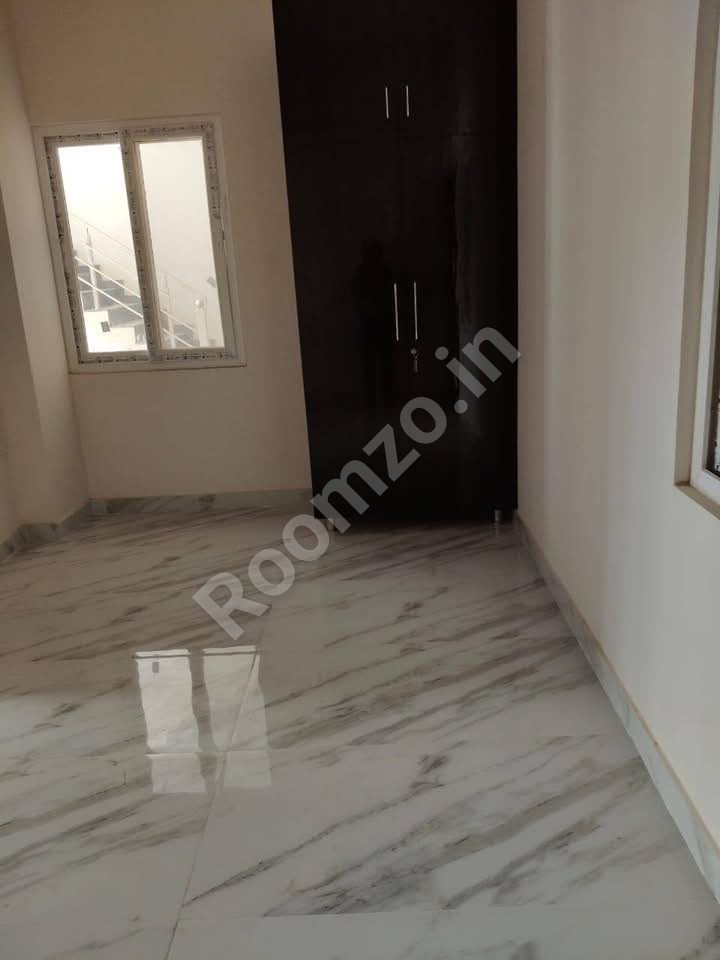 1 BHK & 2 BHK Semi Furnished Flat in Emaar Gomti Greens  — verified broker-free listing | Roomzo — photo 3