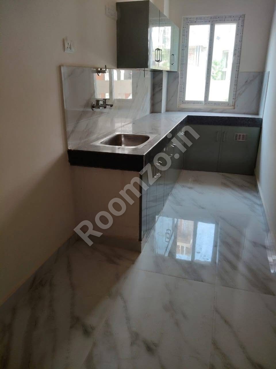 1 BHK & 2 BHK Semi Furnished Flat in Emaar Gomti Greens  — verified broker-free listing | Roomzo — photo 4