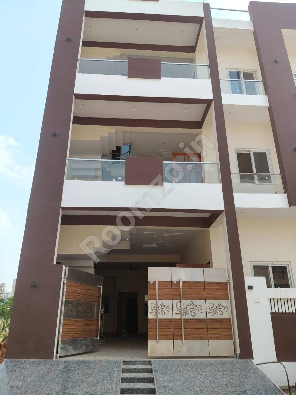1 BHK & 2 BHK Semi Furnished Flat in Emaar Gomti Greens  — verified broker-free listing | Roomzo — photo 1