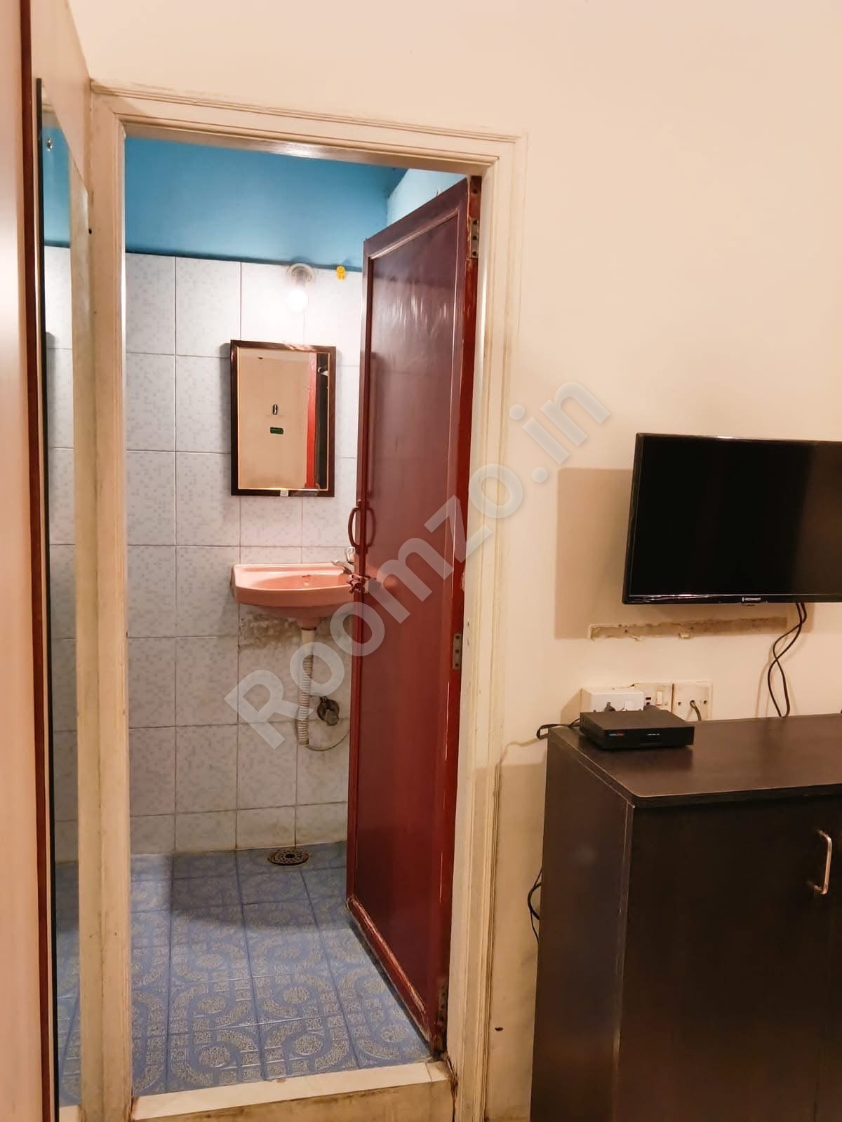 Twin Sharing Premium PG in Indira Nagar  — verified broker-free listing | Roomzo — photo 5