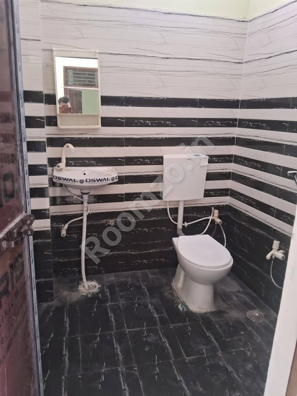 2 BHK Cozy Flat in 500/305 , Baghambari, Allahpur  — verified broker-free listing | Roomzo — photo 4
